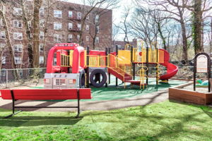 4525 Henry Hudson Pkwy, Bronx, NY 10471, USA Photo 32