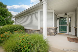 742 Genesee Dr, Naperville, IL 60563, USA Photo 1