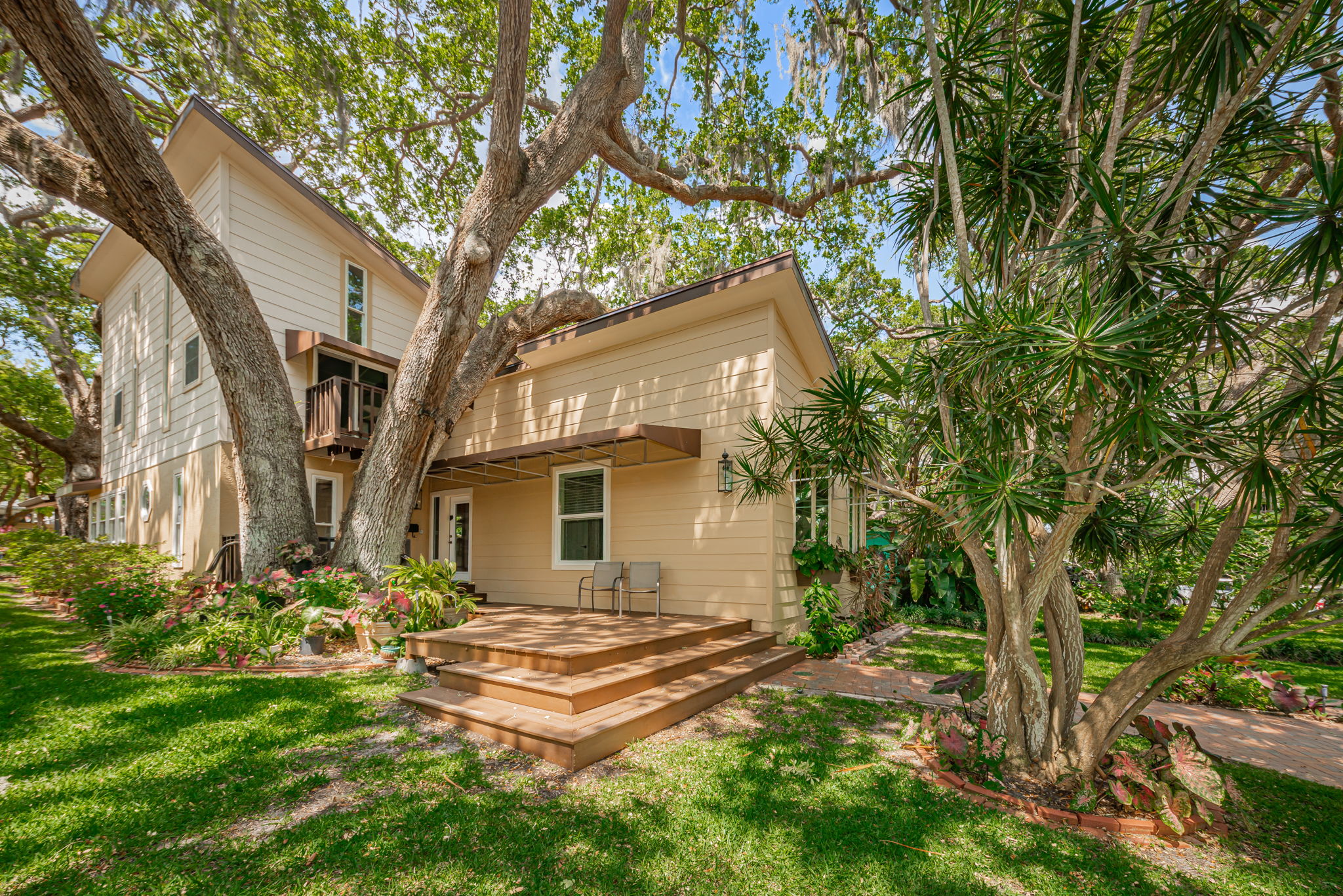 732 Scotland St, Dunedin, FL 34698 YourDigitalPro, Inc