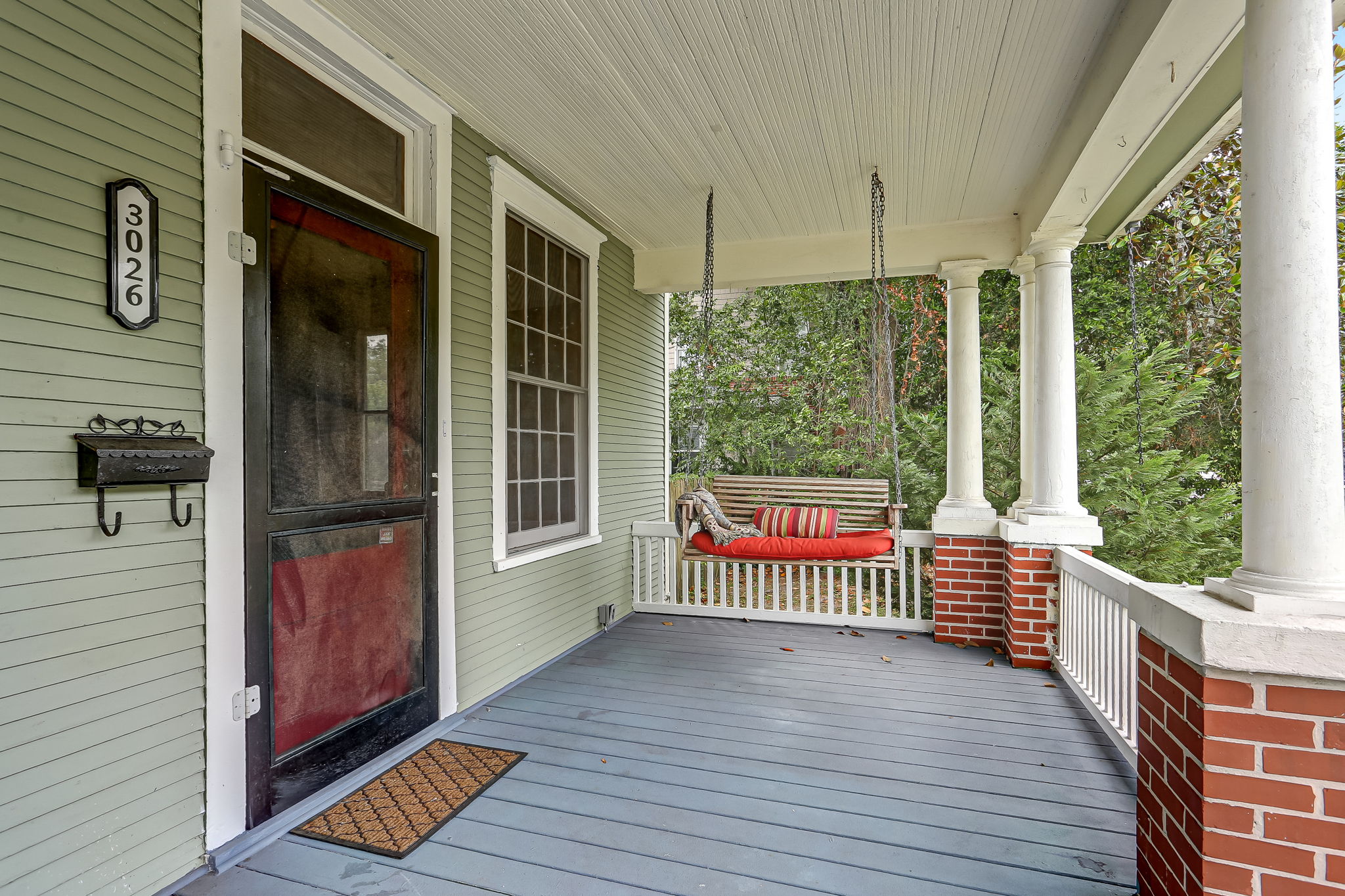 Front Porch/Entrance