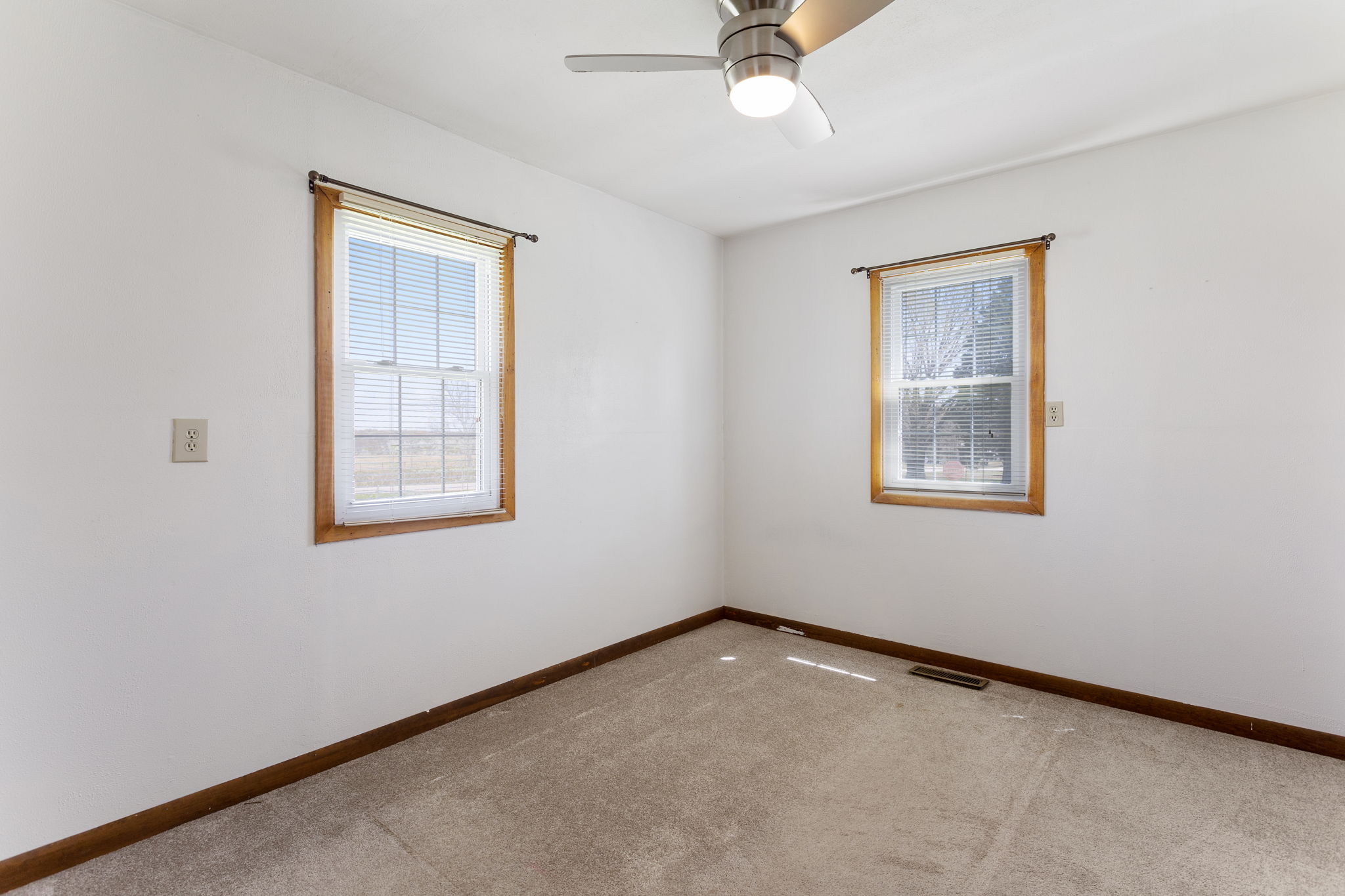 12758 Spring Town Rd, Mineral Point, MO 63660, US Photo 17