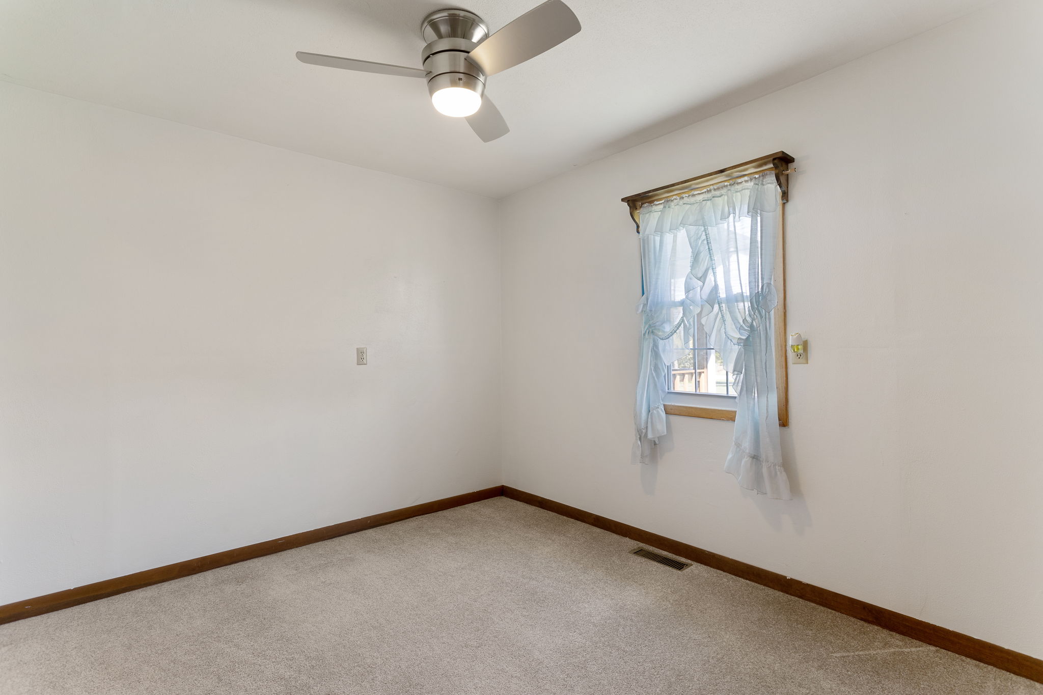 12758 Spring Town Rd, Mineral Point, MO 63660, US Photo 20