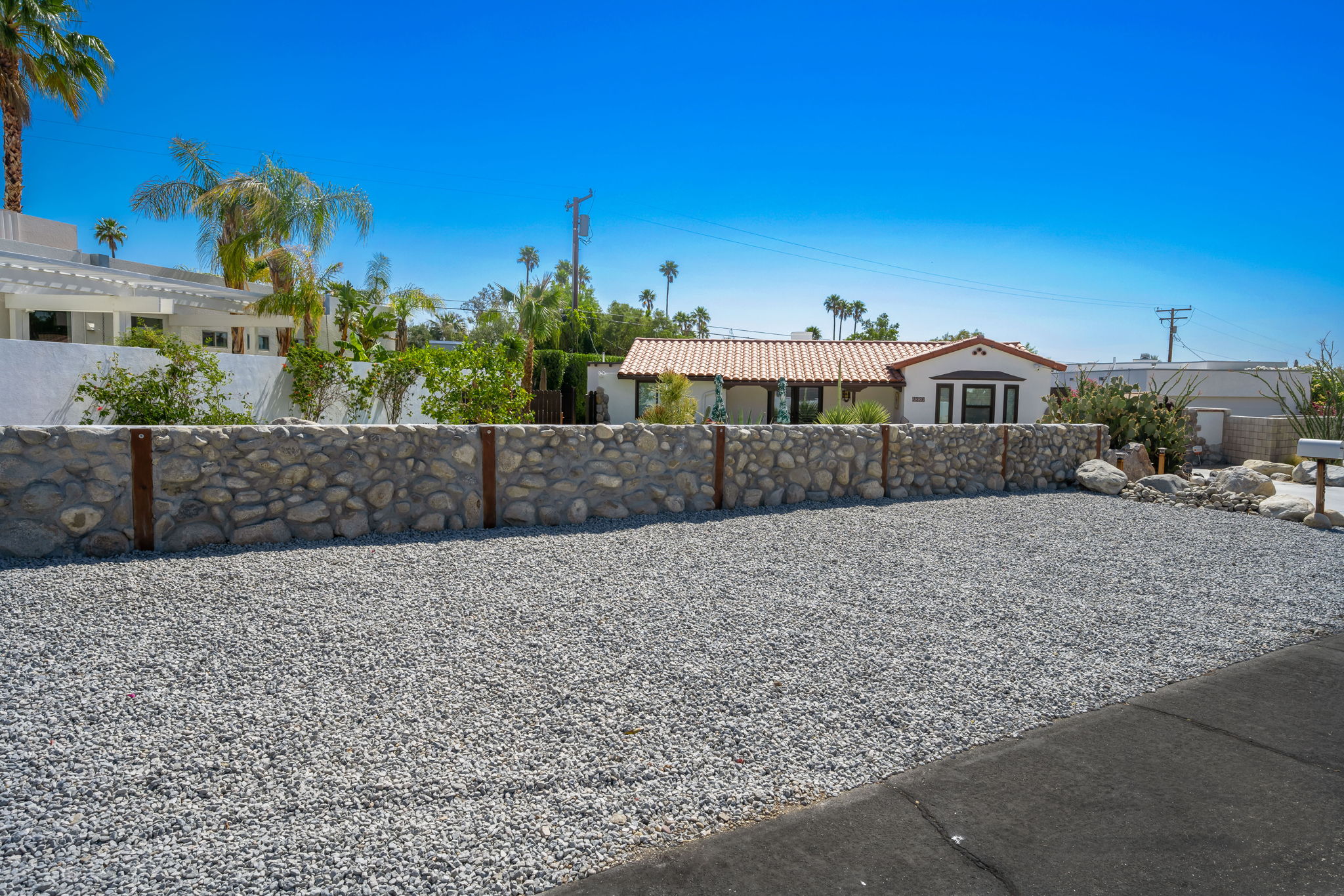 2336 N Cardillo Ave, Palm Springs, CA 92262, US Photo 2