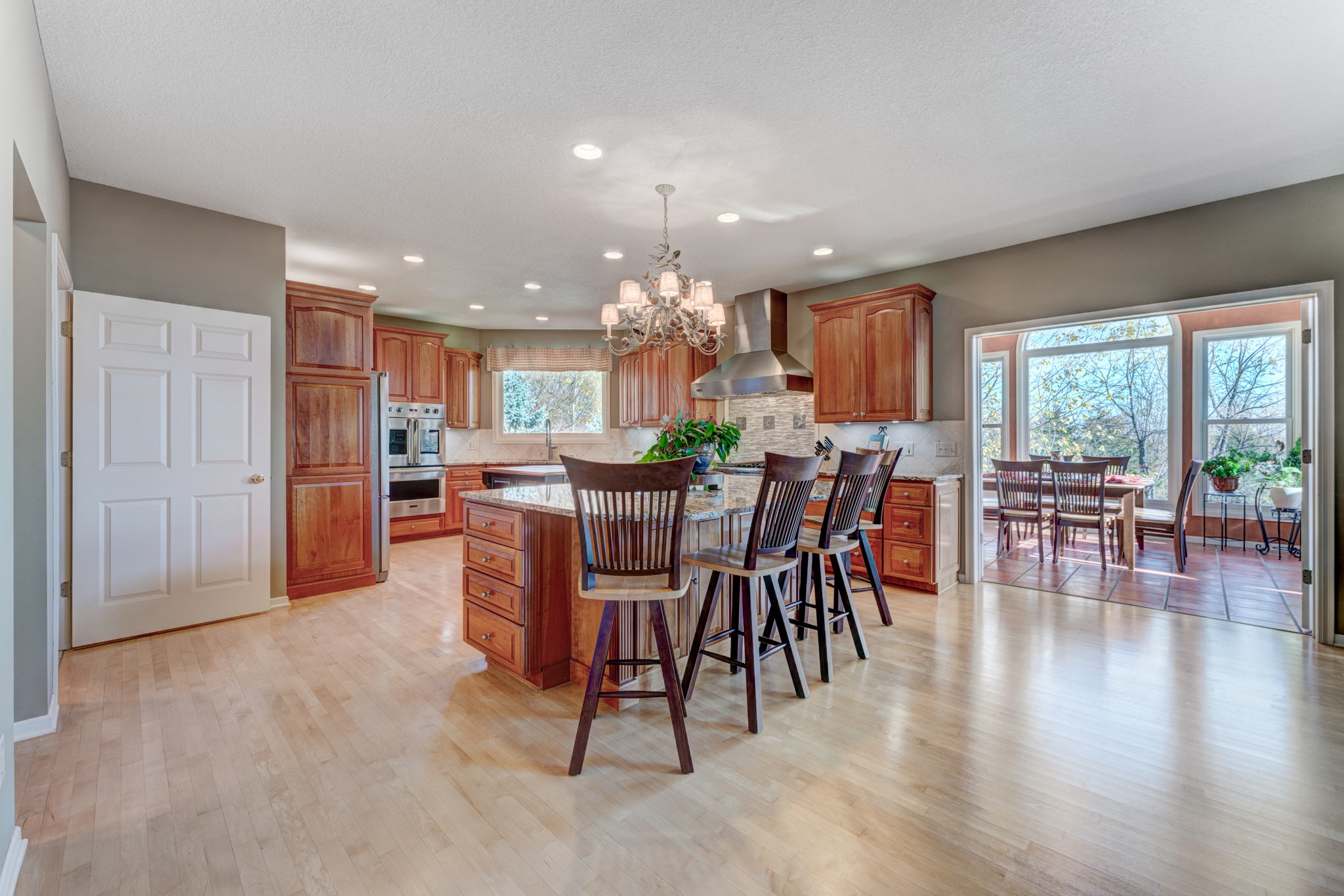 Kitchen/Breakfast Bar