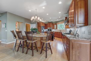 Kitchen/Breakfast Bar