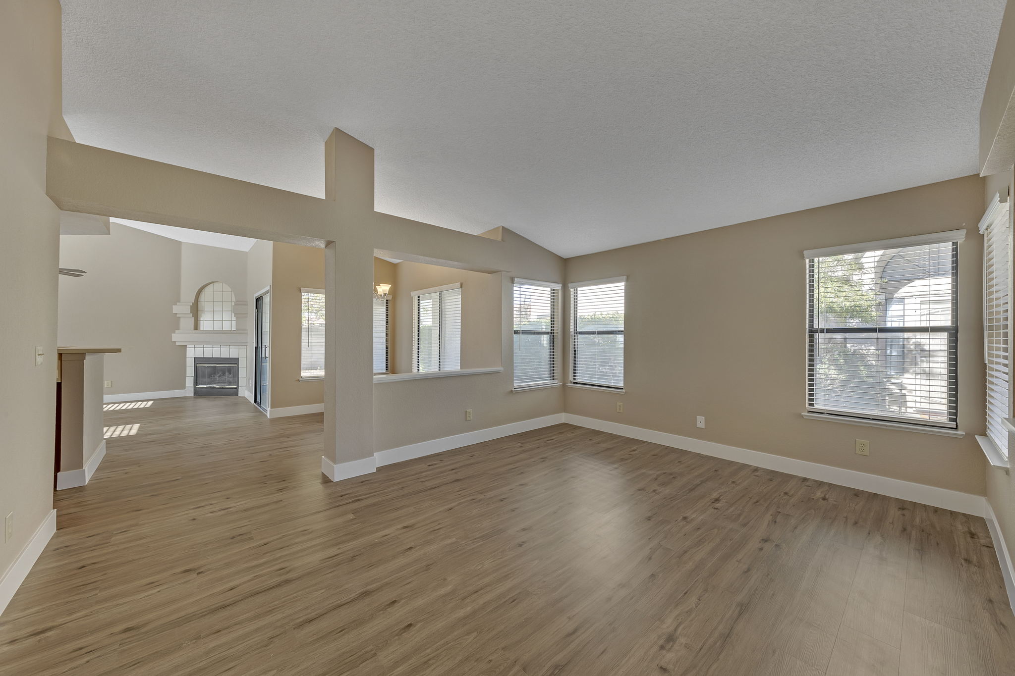 367 Verle Ct, Henderson, NV 89014, USA Photo 8