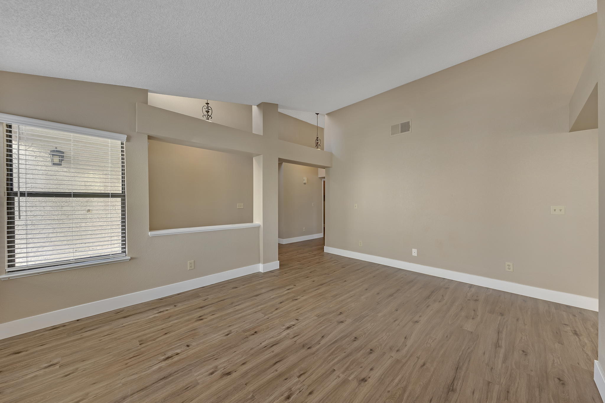 367 Verle Ct, Henderson, NV 89014, USA Photo 9