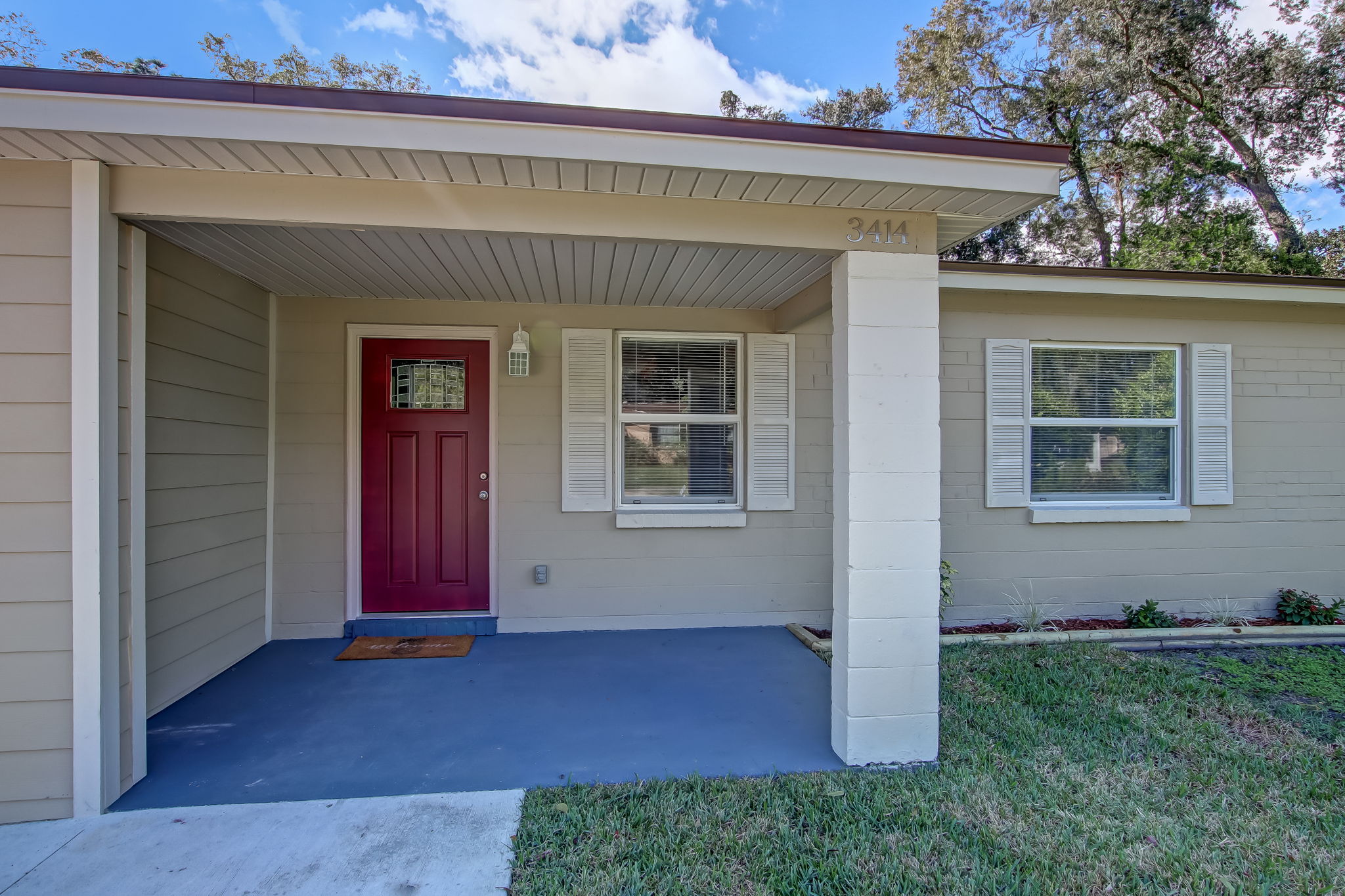 Front Porch/Entrance