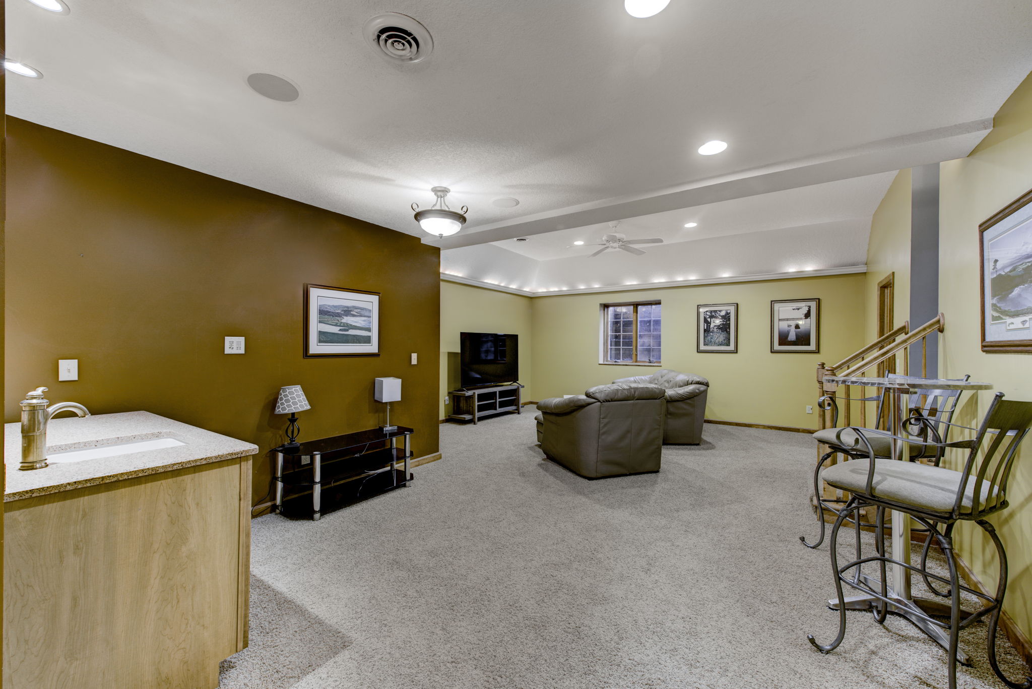 Rec Room-Entertaining-Lots of Space!