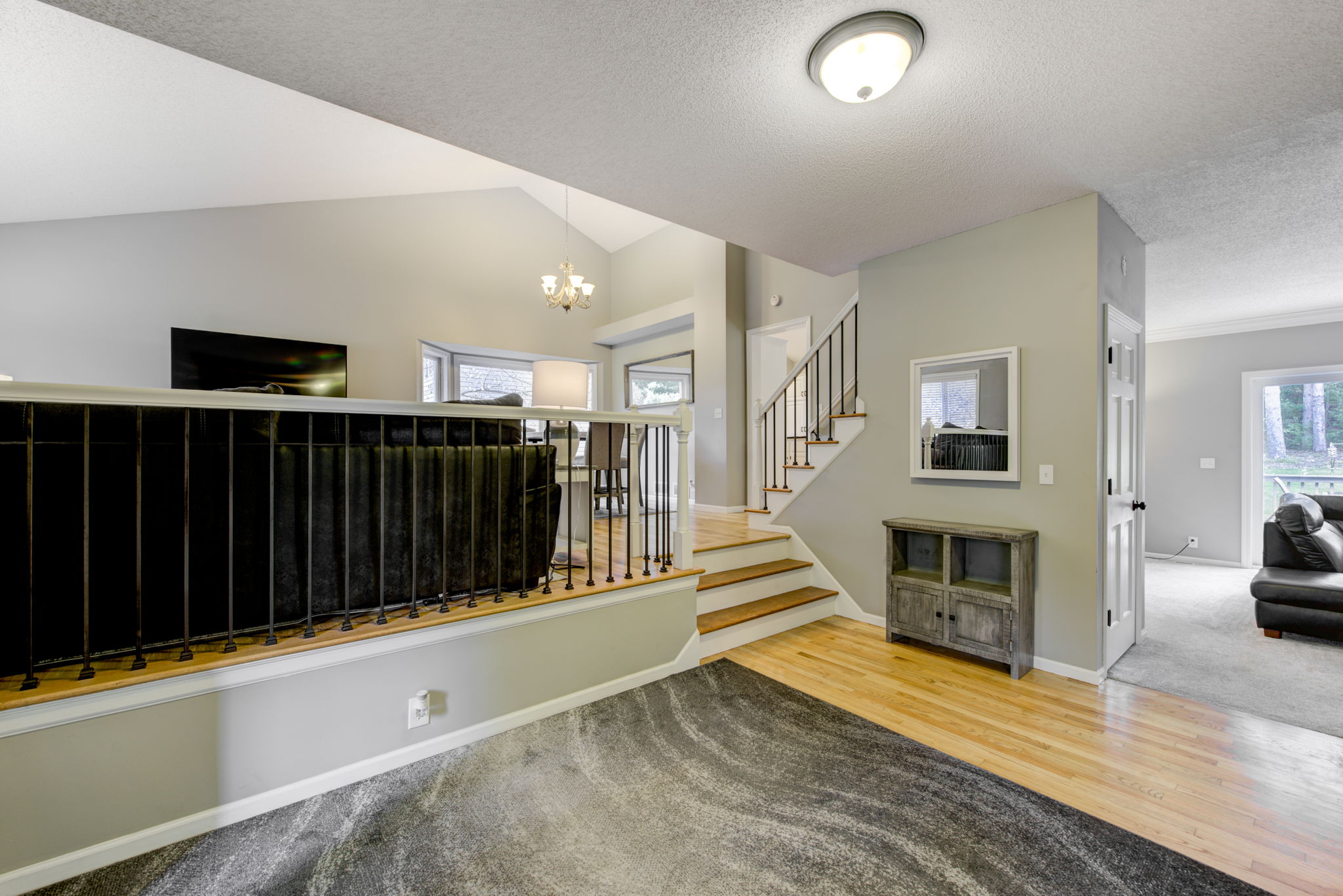 Foyer-Large & Inviting