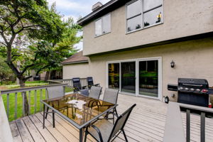 Deck-Entertaining-Grilling