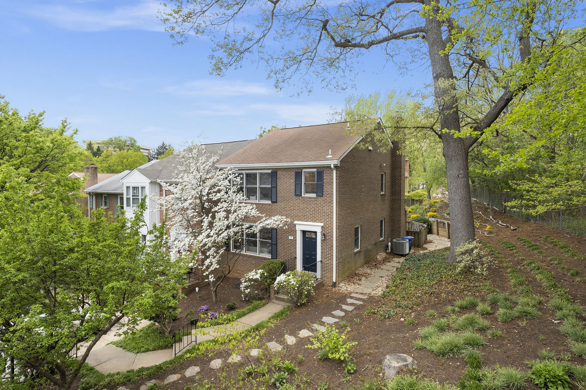 17 N Oakland St, Arlington, VA 22203, US Photo 4