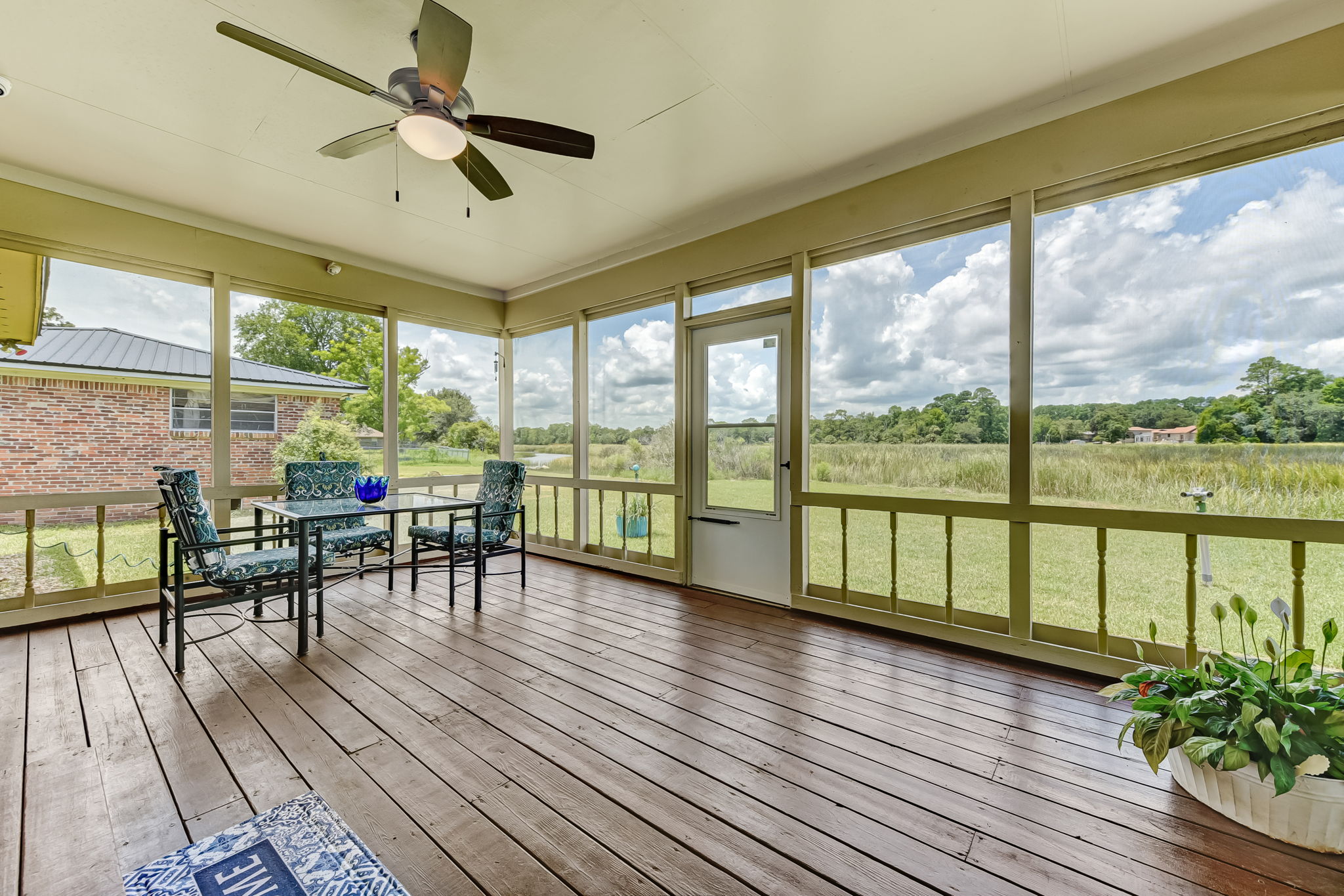 Screened-in Porch