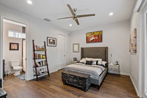 357 7th St S, St. Petersburg, FL 33701, USA Photo 25