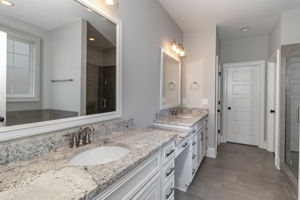 Owner's En-Suite Bath