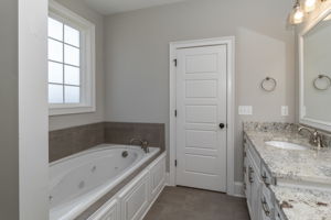 Owner's En-Suite Bath