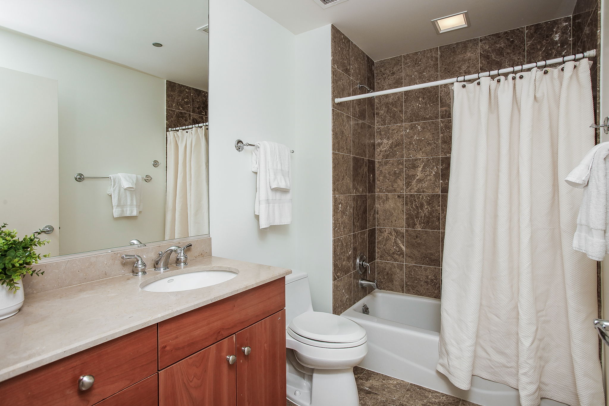 415 E North Water St unit 1806, Chicago, IL 60611, US Photo 32