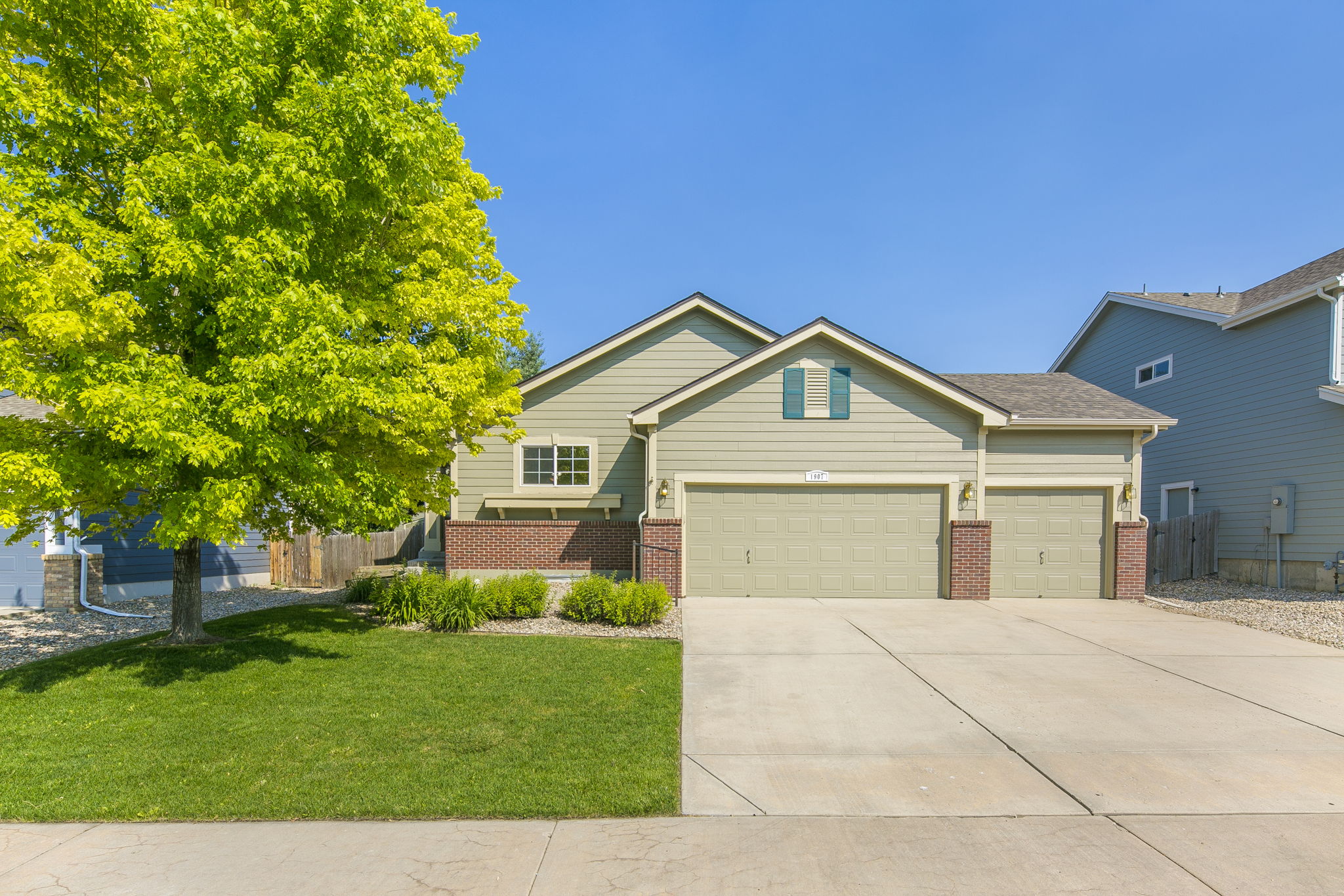 1907 Green Wing Dr, Johnstown, CO 80534 Longs Peak Media