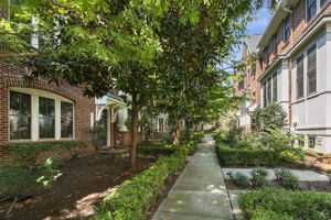 3349 S Kemper Rd, Arlington, VA 22206, USA Photo 3