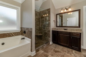 Owner's En-Suite Bath