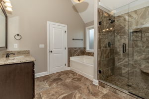 Owner's En-Suite Bath