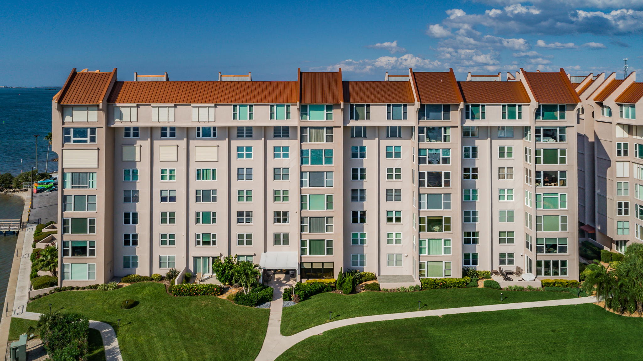 117-Edgewater Arms 634 Rear Exterior