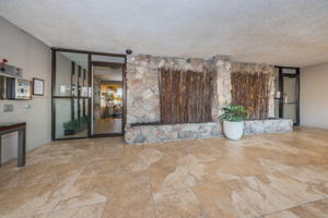 9-634 Lobby Entry3