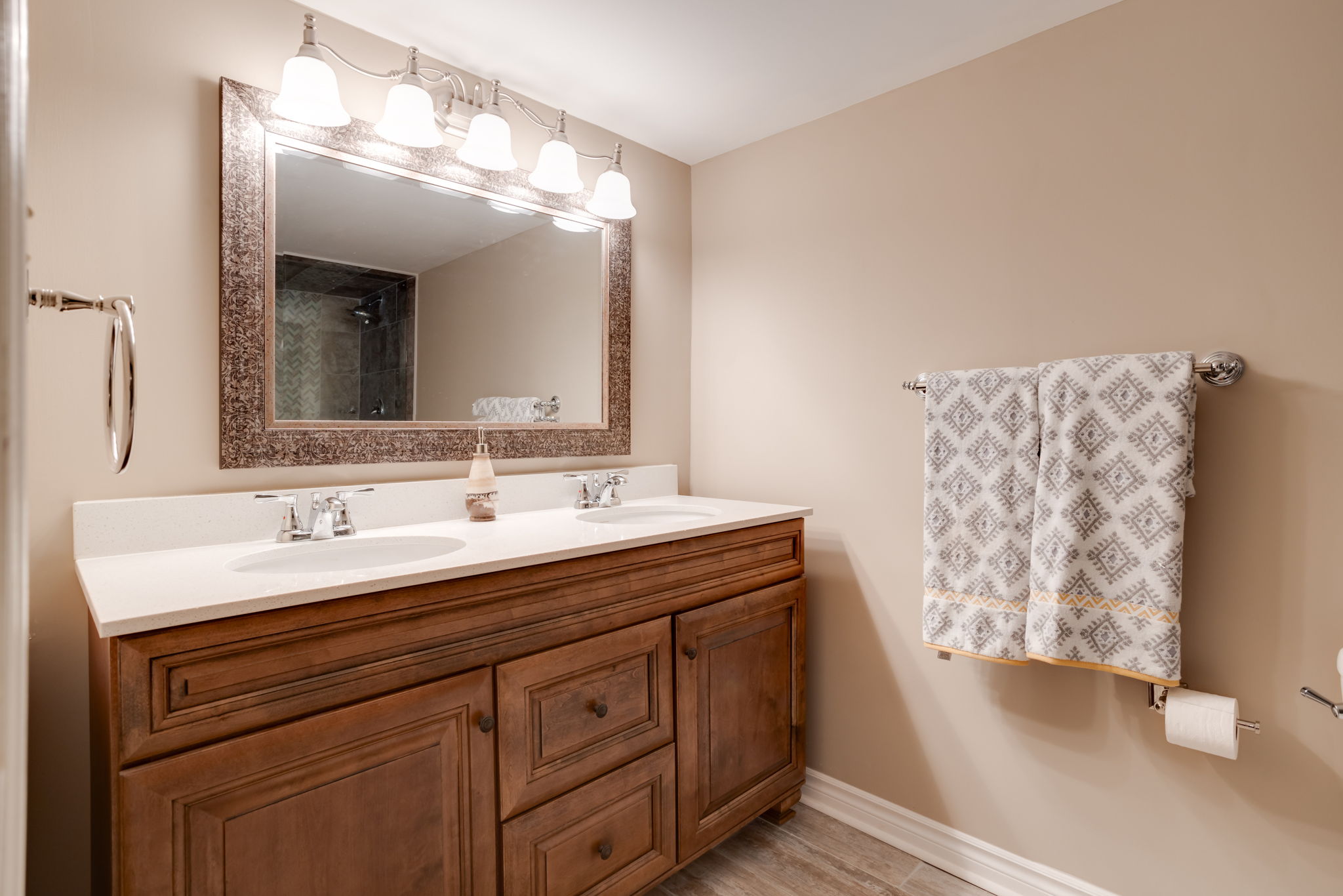 997 Lockwood Cir, Newmarket, ON L3X 1M1, CA Photo 69