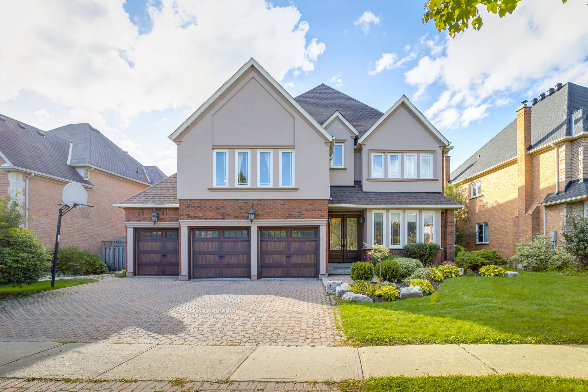 997 Lockwood Cir, Newmarket, ON L3X 1M1, CA Photo 1