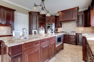 997 Lockwood Cir, Newmarket, ON L3X 1M1, CA Photo 6