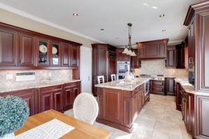 997 Lockwood Cir, Newmarket, ON L3X 1M1, CA Photo 5