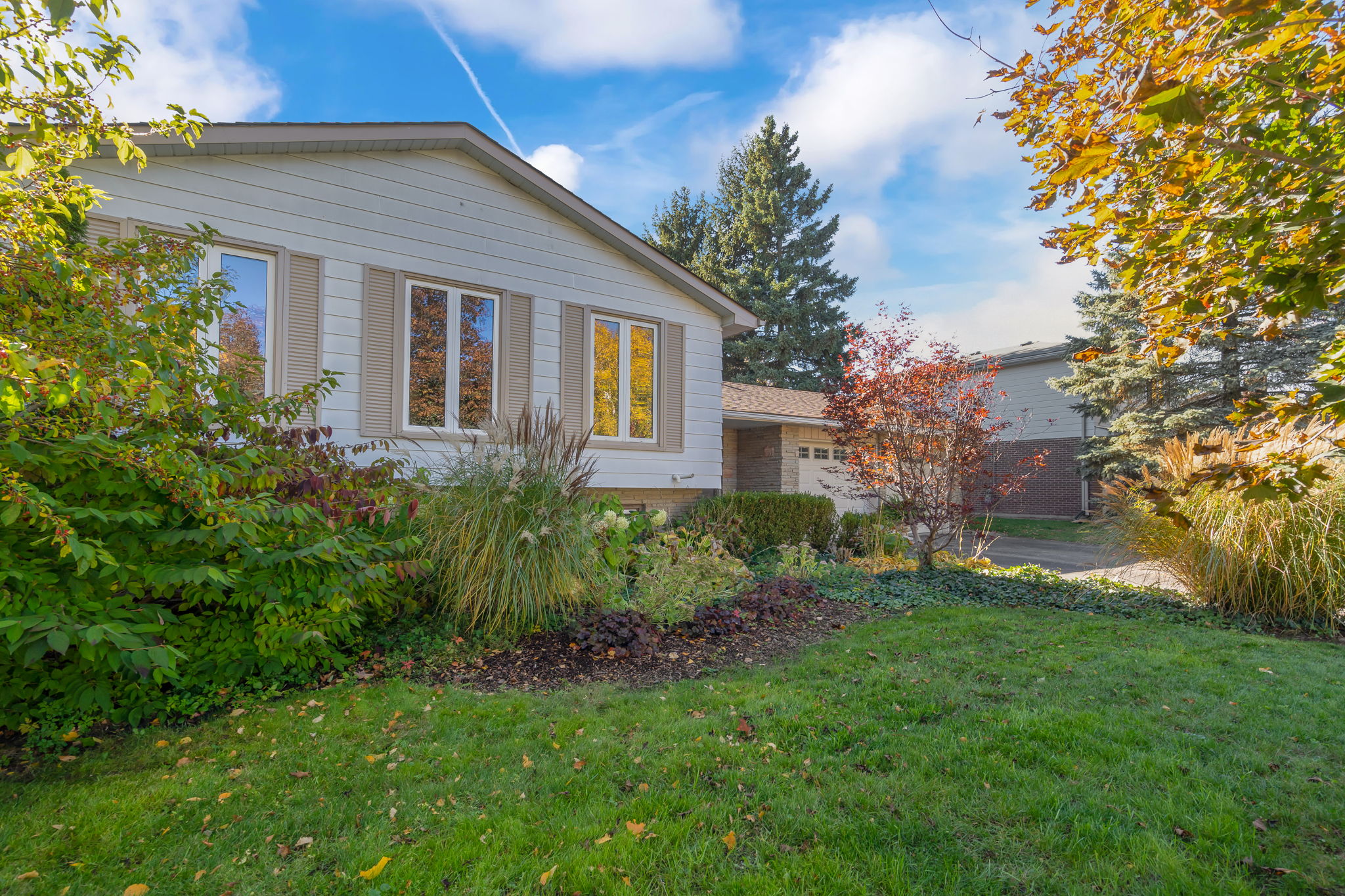 97 Waterford Dr, Erin, ON N0B 1T0, CA Photo 3