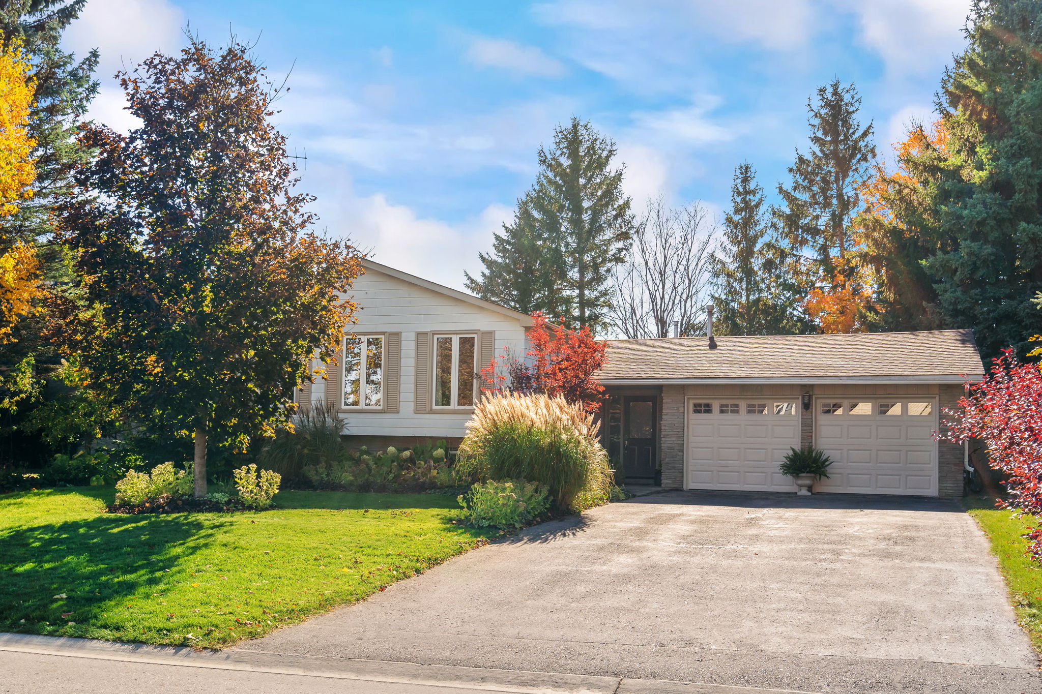 97 Waterford Dr, Erin, ON N0B 1T0, CA