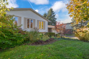 97 Waterford Dr, Erin, ON N0B 1T0, CA Photo 2