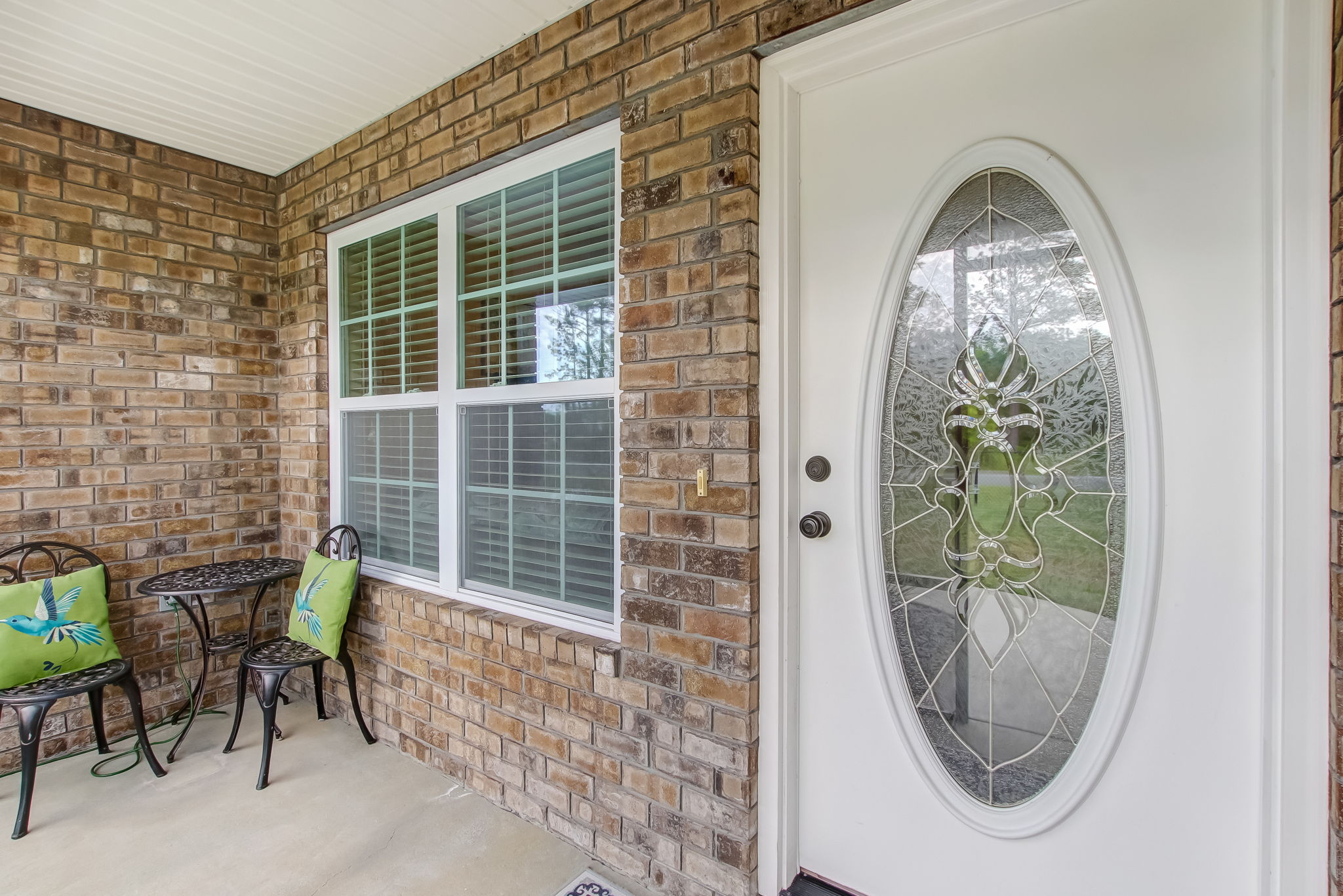 Front Porch/Entrance