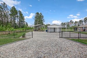 Garage/Carport