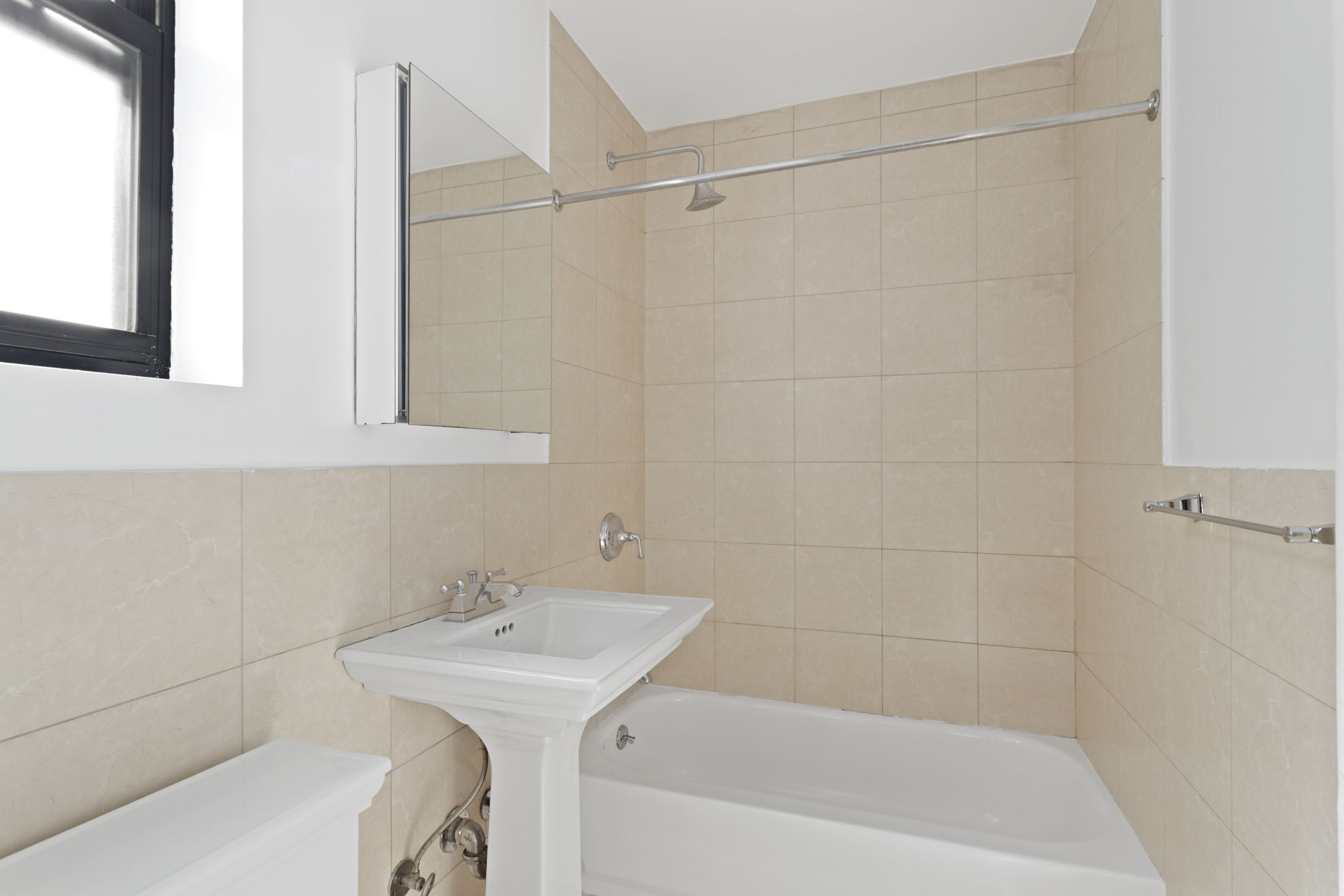 201 W 11th St 5E, New York, NY 10014, US Photo 3