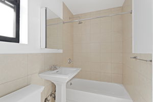 201 W 11th St 5E, New York, NY 10014, US Photo 2
