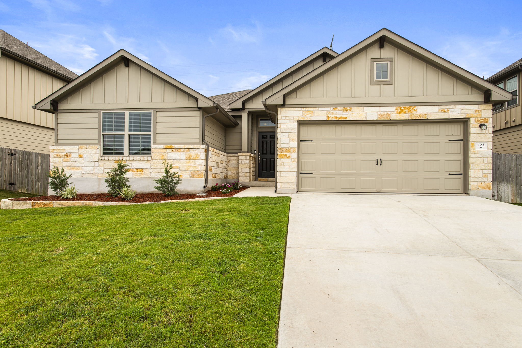123 Finley St, Hutto, TX 13098, USA Photo 4