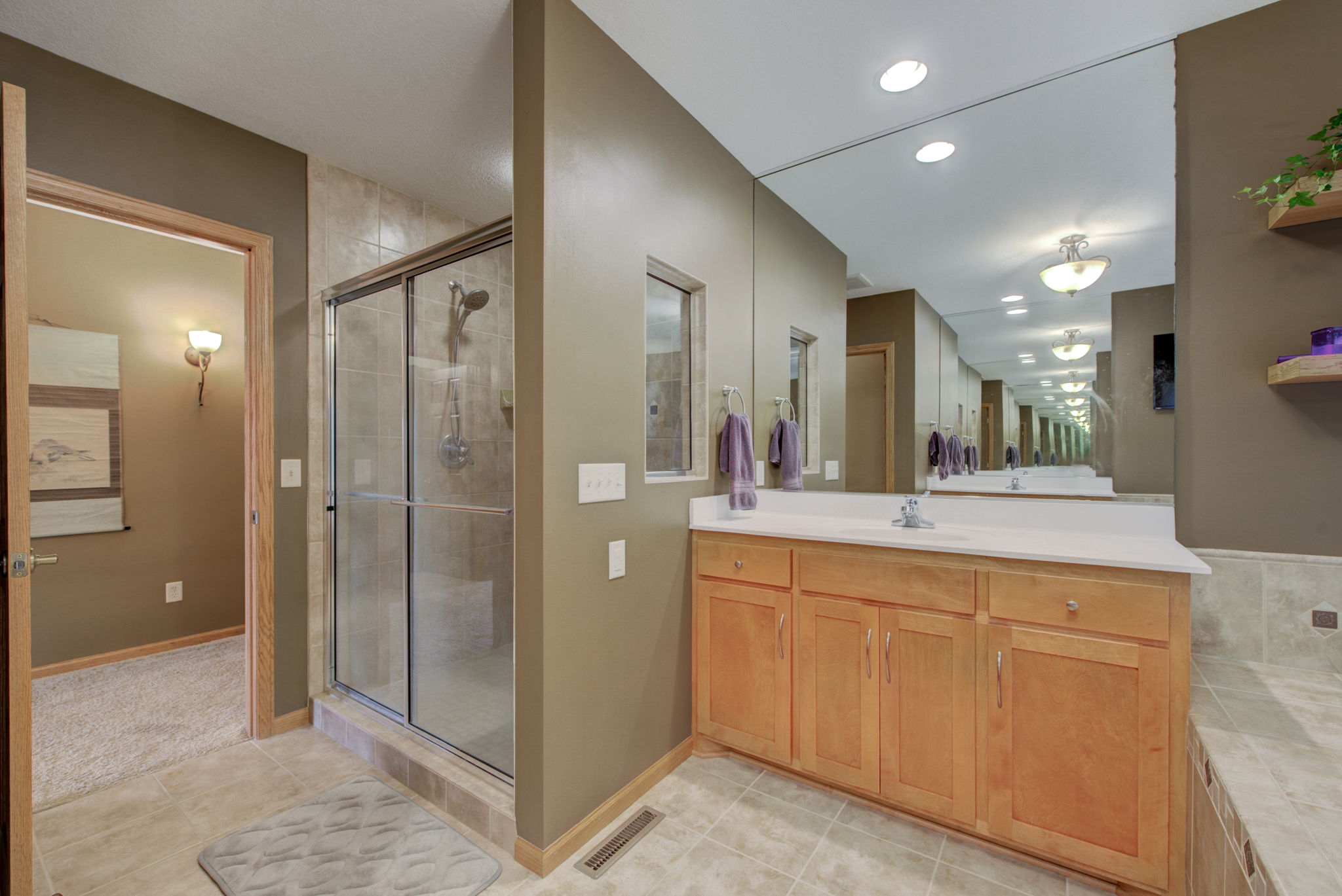 1st Bedroom Bathroom