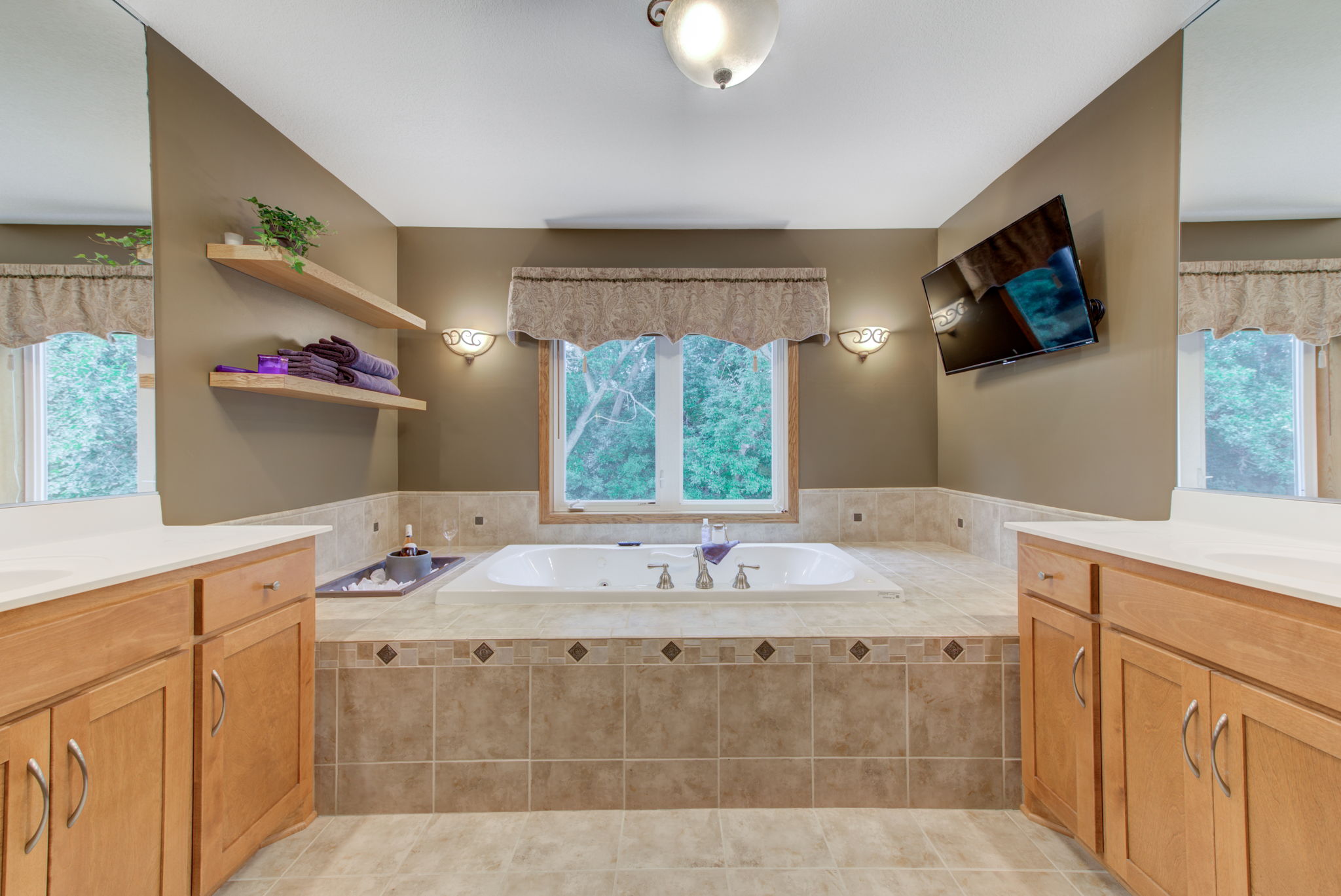 1st Bedroom Bathroom