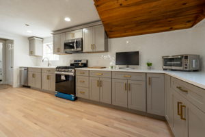 165 Robin Rd, West Hartford, CT 06119, USA Photo 19