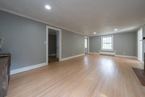 165 Robin Rd, West Hartford, CT 06119, USA Photo 6