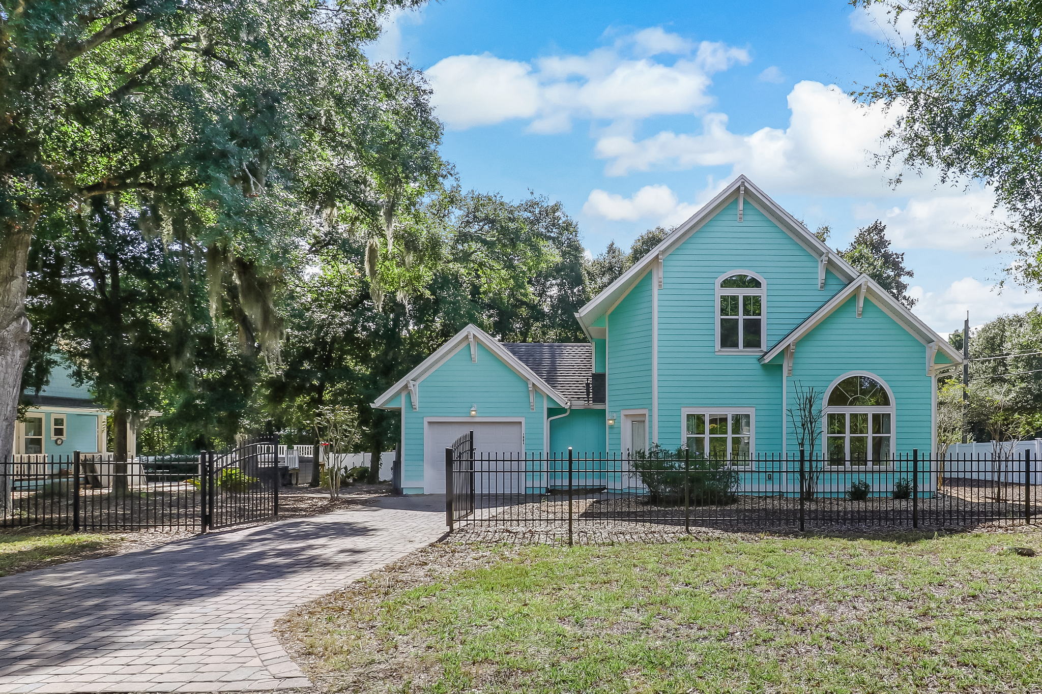 Welcome to 1004 Alachua Street