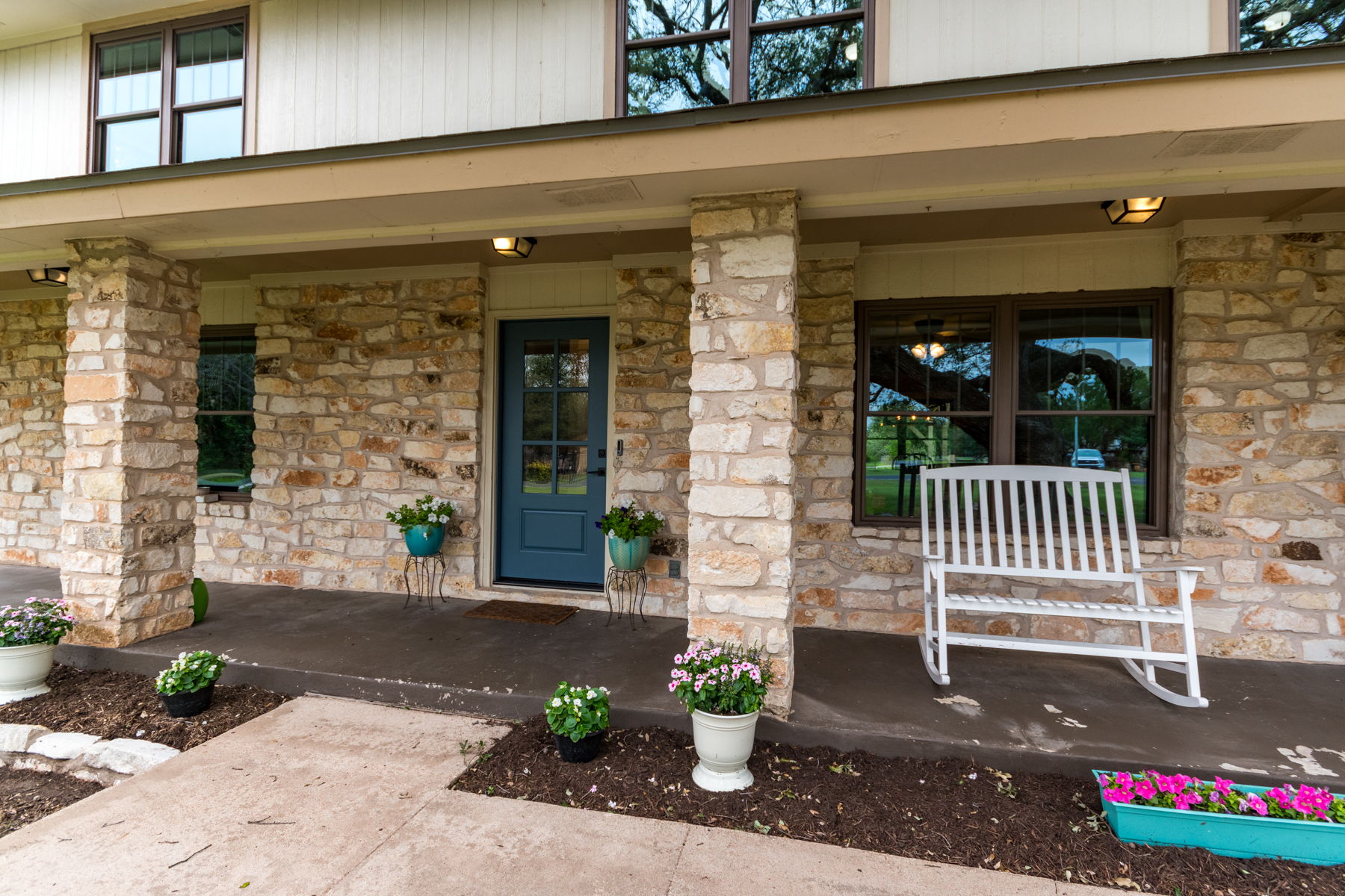 Front Porch/Entrance